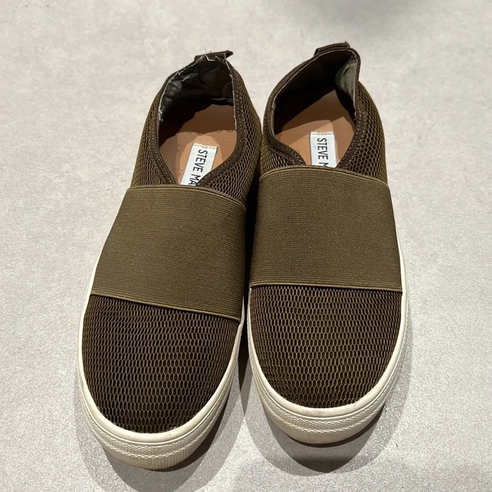 Steve Madden women size 5 olive green sneakers white rubber sole
